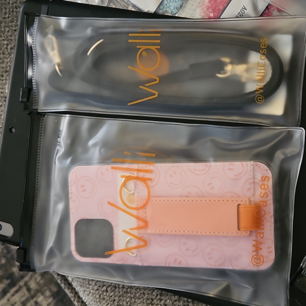 Walli phone case iPhone 11 Pro with Lynard